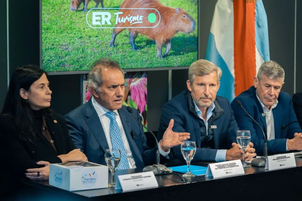 Scioli llega a Paraná para reunirse con el sistema turístico entrerriano